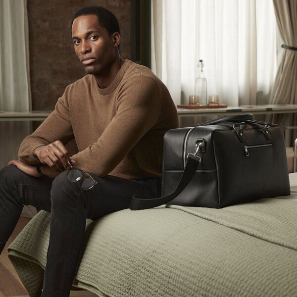 Tailored luxe PU wash bag Thumbnail